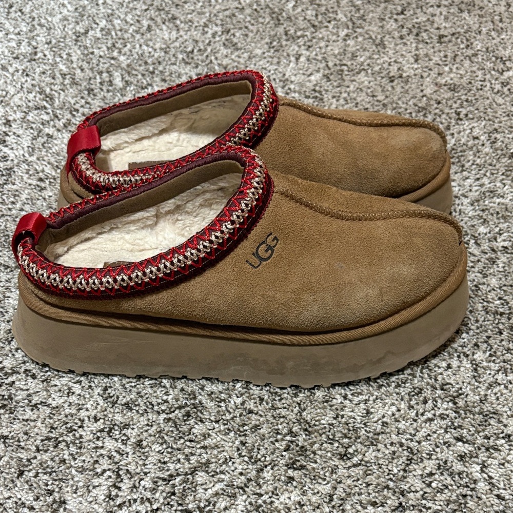 UGG Women’s Tasman Chestnut Slip-On Suede Clog - Chestnut with Red Trim - Picture 3 of 5